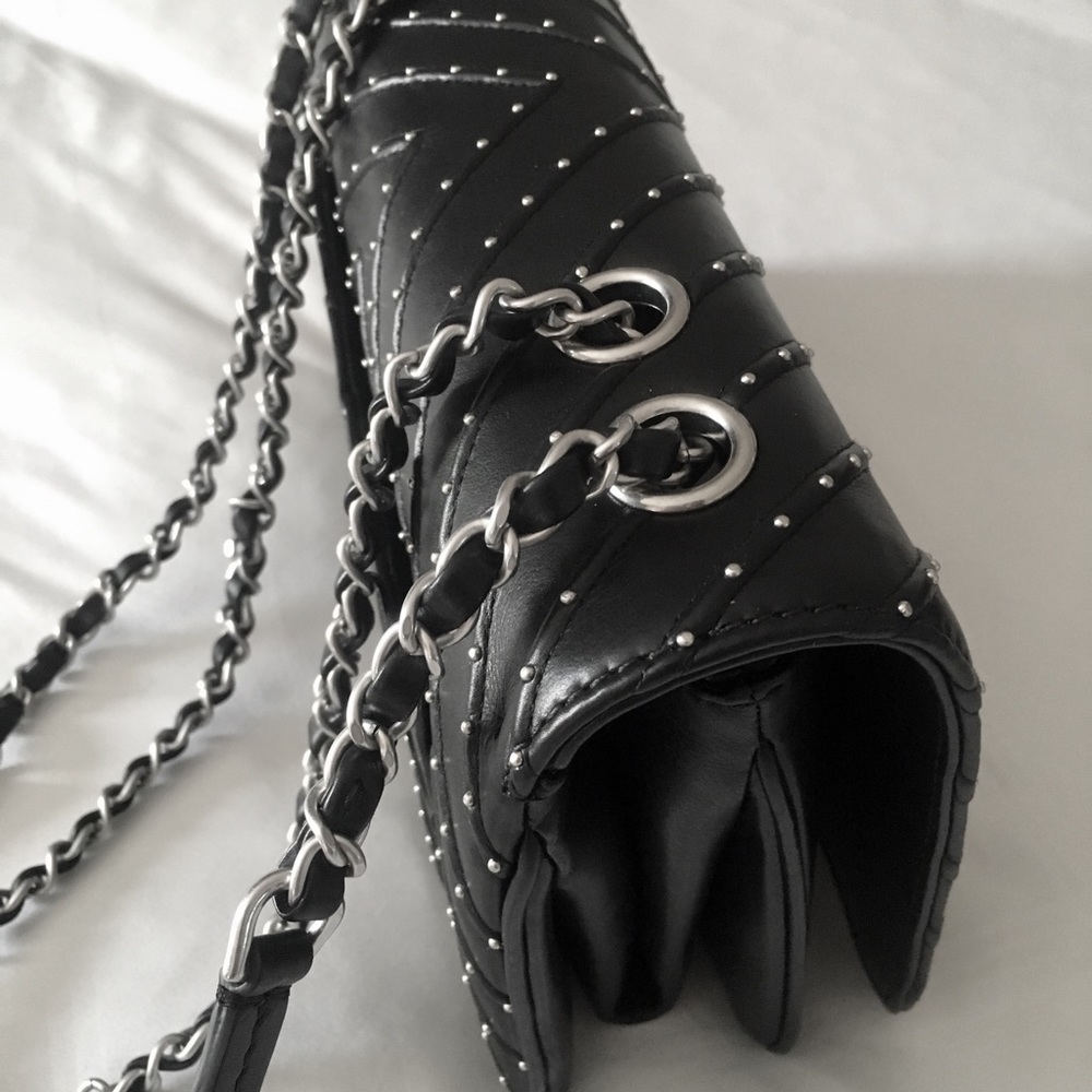 CHANEL Calfskin Studded Quilted Flap Black. - Picture 5 of 8